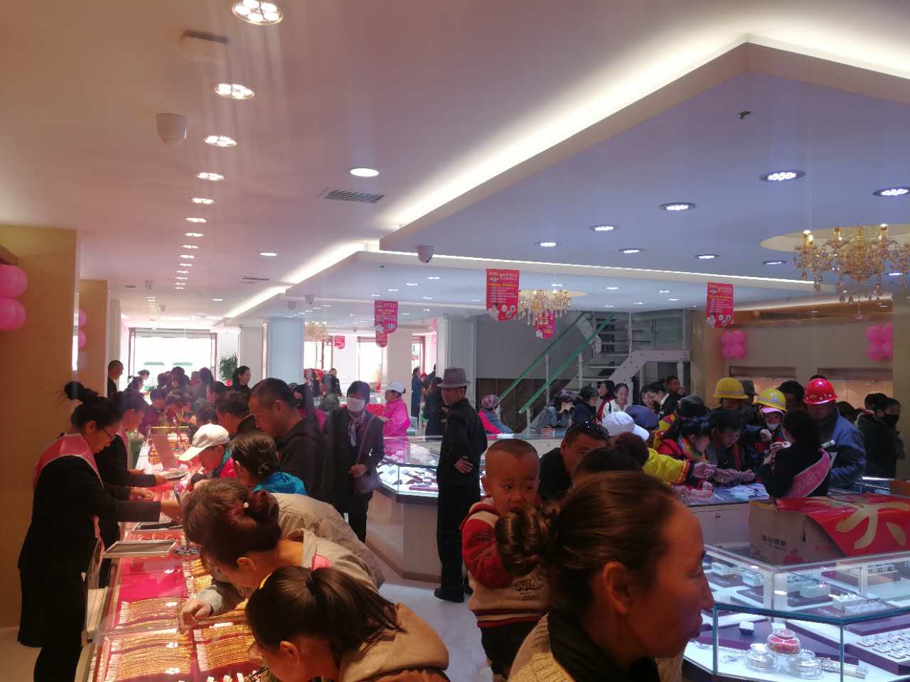 【开业资讯】—— 爱恋珠宝内蒙古西乌旗店盛大开业 【开业资讯】—— 爱恋珠宝内蒙古西乌旗店盛大开业